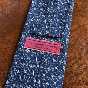Vineyard Vines Tie 100% Silk Blue & White Compass